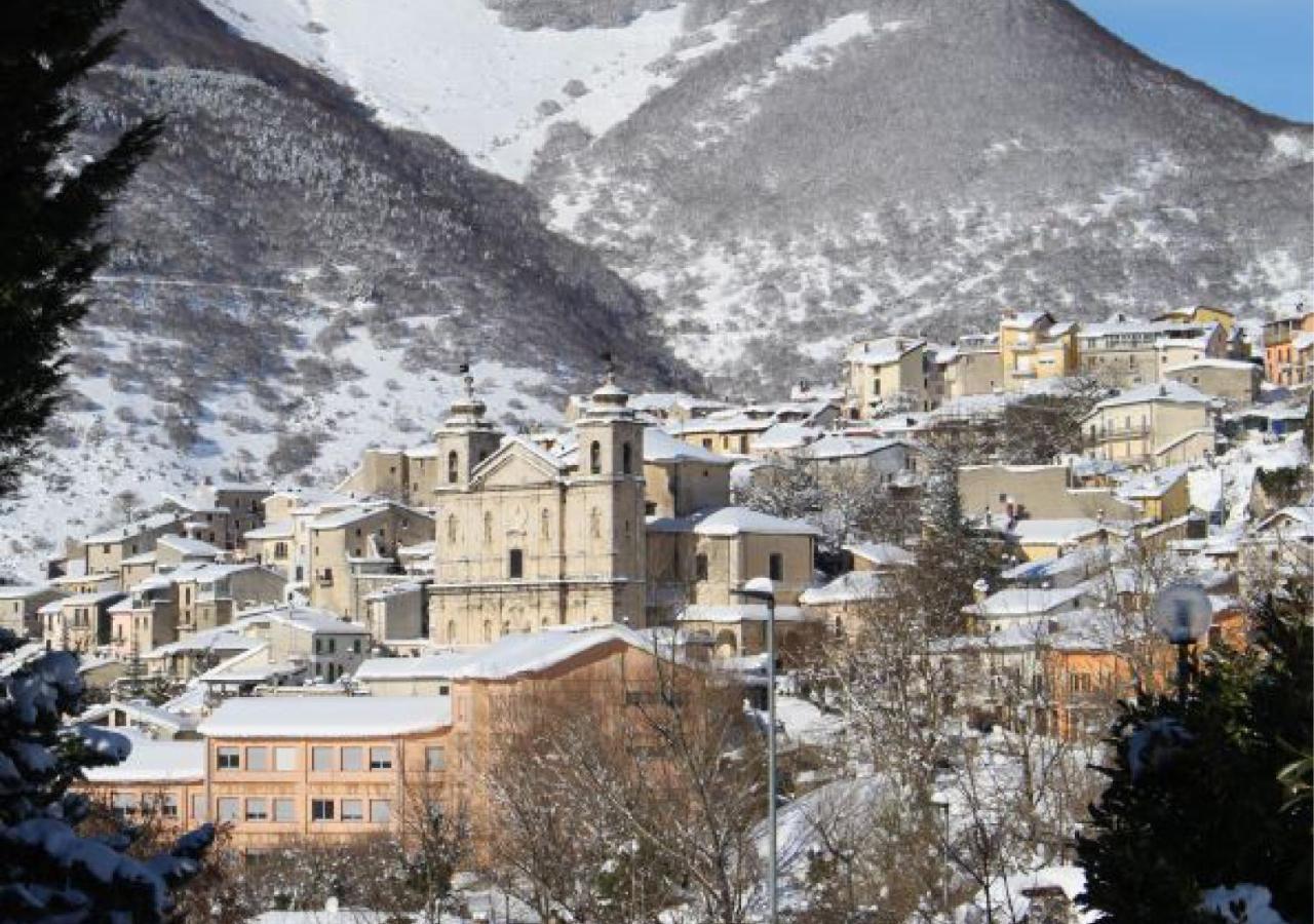 La Grande Casa Di Montagna Villa Castel Di Sangro Exterior photo